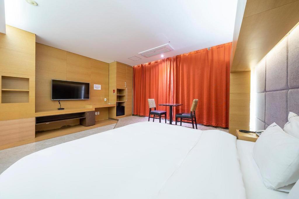 Business Design Hotel Luv Incheon Exterior photo