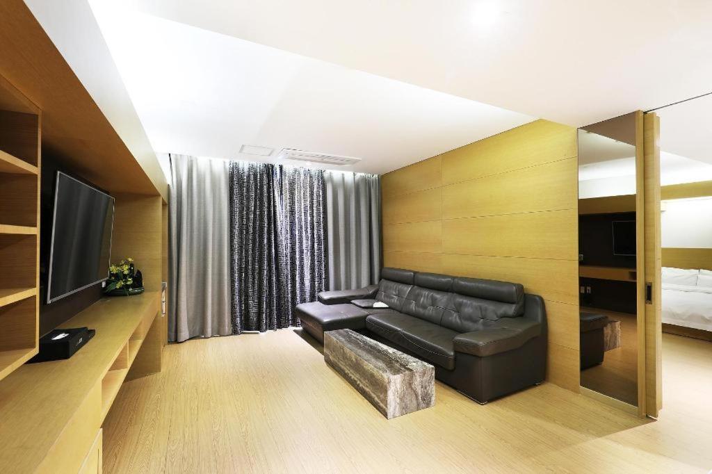 Business Design Hotel Luv Incheon Exterior photo
