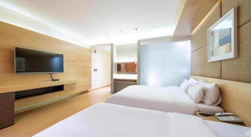 Business Design Hotel Luv Incheon Exterior photo
