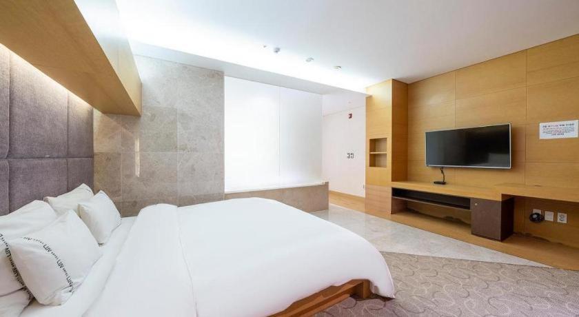 Business Design Hotel Luv Incheon Exterior photo