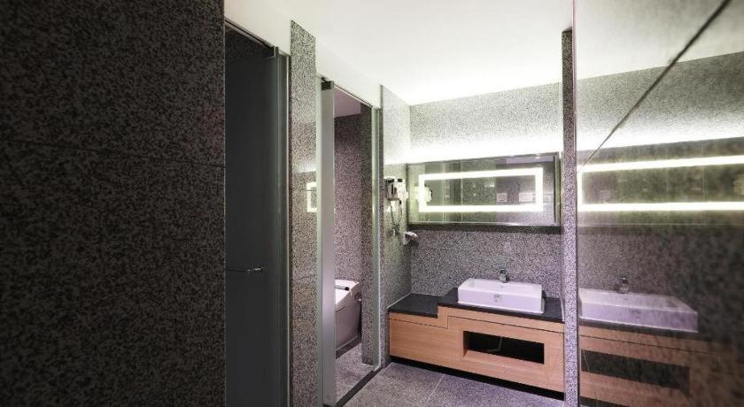 Business Design Hotel Luv Incheon Exterior photo